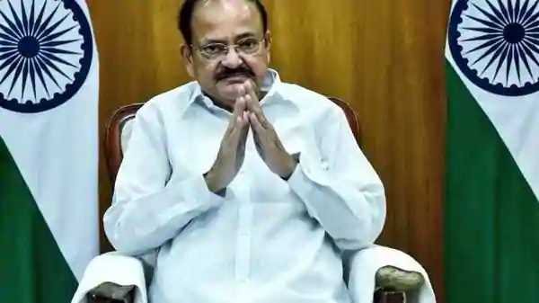 उप राष्ट्रपति एम. वेंकैया नायडू ने विजय दिवस पर सेना को किया नमन