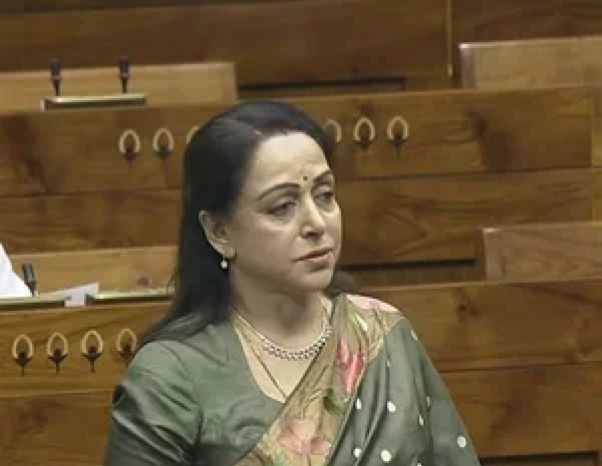 बांग्लादेश में हिंदुओं पर हो रहे हमलों को रोका जाना चाहिए : हेमा मालिनी