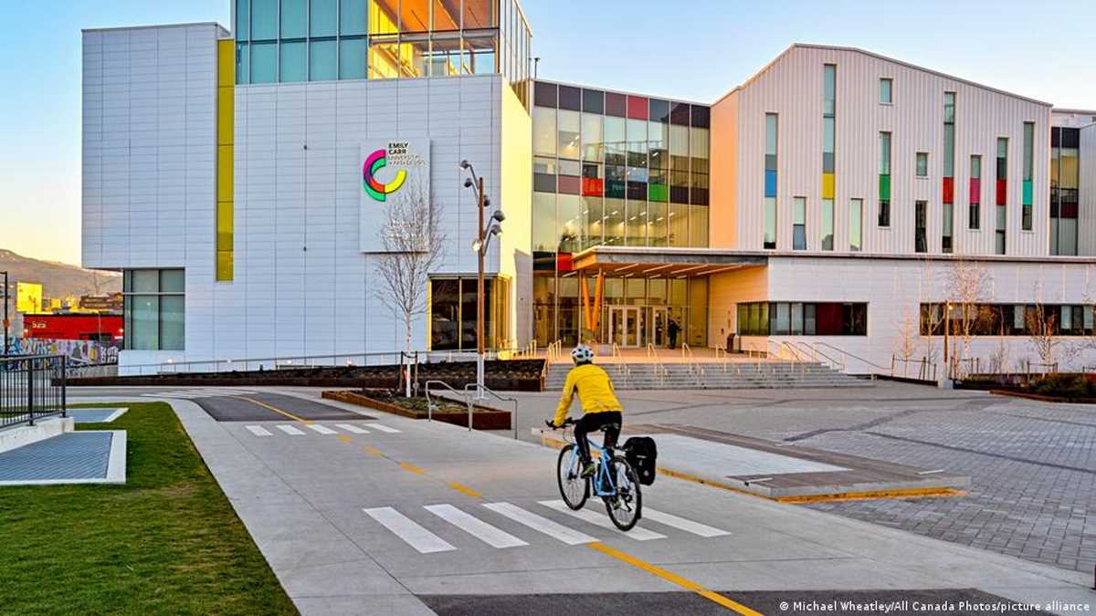 कनाडा जाने वाले भारतीय छात्रों की संख्या में भारी गिरावट