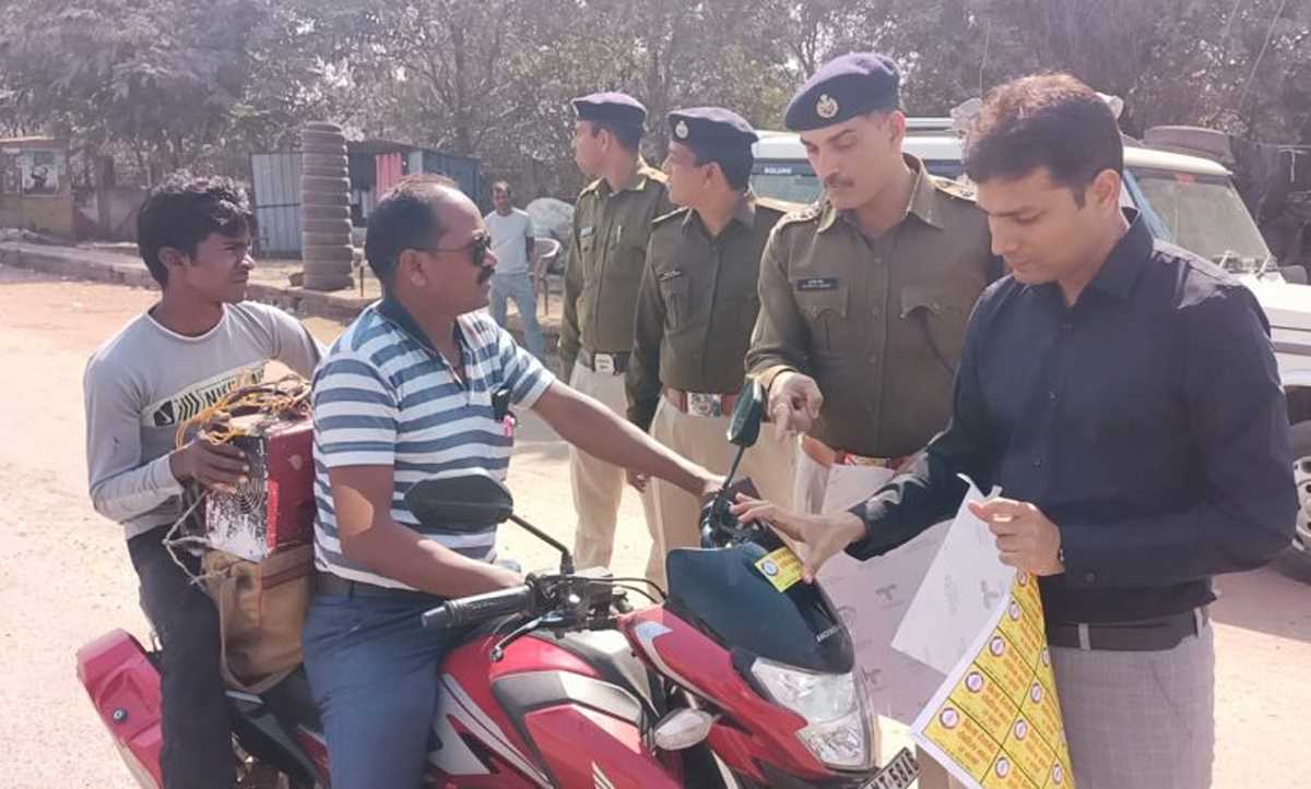 रायपुर में ट्रैफिक नियम तोडऩे पर पुलिस चालान के साथ लगाएगी स्टीकर