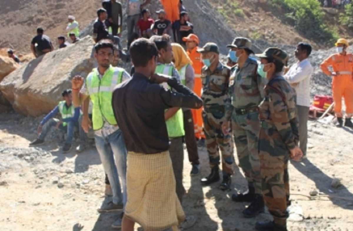 मिजोरम हादसा: खदान में दबे 10 मजदूरों की मौत, एक अब भी लापता, रेस्क्यू आपॅरेशन जारी मिजोरम हादसा: खदान में दबे 10 मजदूरों की मौत, एक अब भी लापता, रेस्क्यू आपॅरेशन जारी