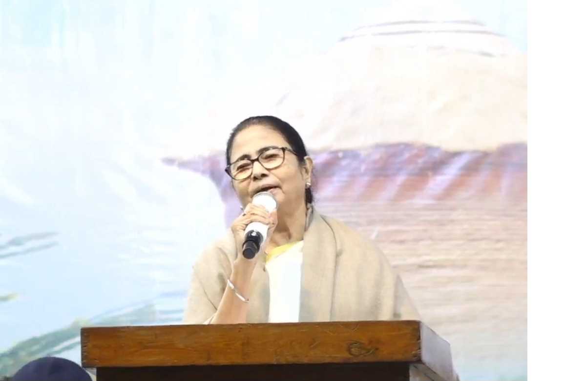 गाड़ी के अचानक ब्रेक लगने से ममता बनर्जी को लगी चोट गाड़ी के अचानक ब्रेक लगने से ममता बनर्जी को लगी चोट