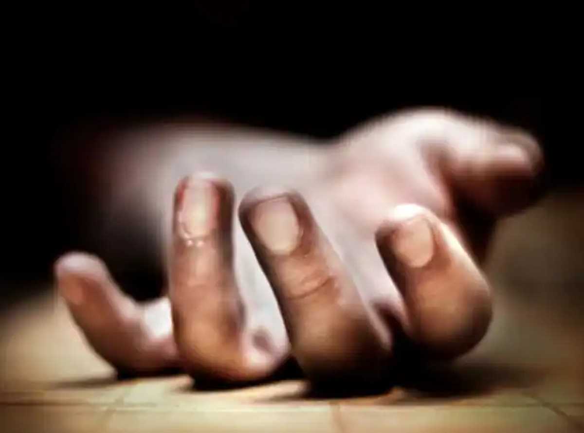 ललितपुर में पेड़ से नीचे गिरने पर ग्रामीण की मौत