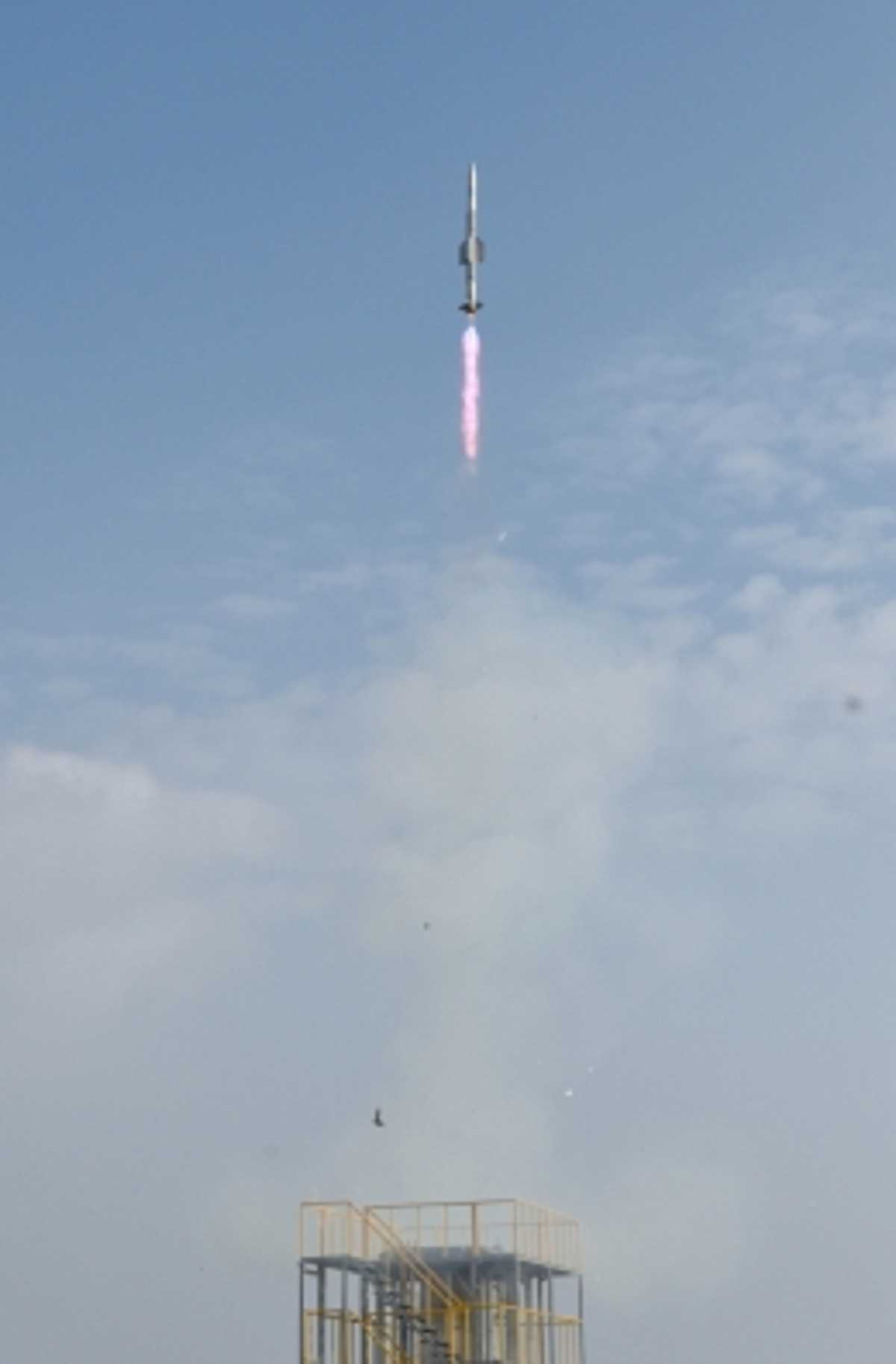 VL-SRSAM: शॉर्ट रेंज सरफेस टू एयर मिसाइल का हुआ सफल प्रक्षेपण, VL-SRSAM: शॉर्ट रेंज सरफेस टू एयर मिसाइल का हुआ सफल प्रक्षेपण,