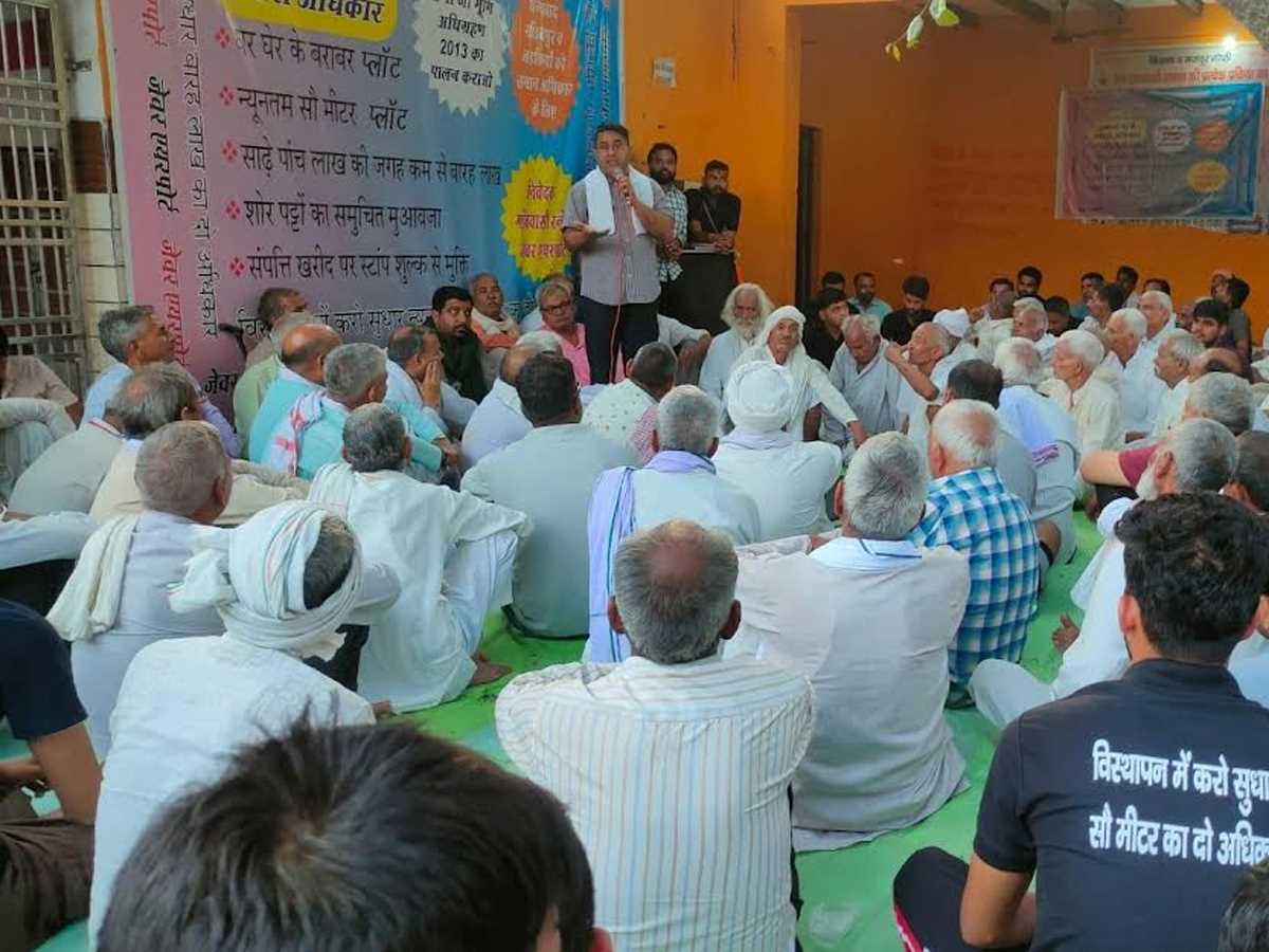 किसानों ने एयरपोर्ट के पूर्वी परिफेरल व बफर जोन का मांगा 5600 रूपये प्रति वर्गमीटर मुआवजा