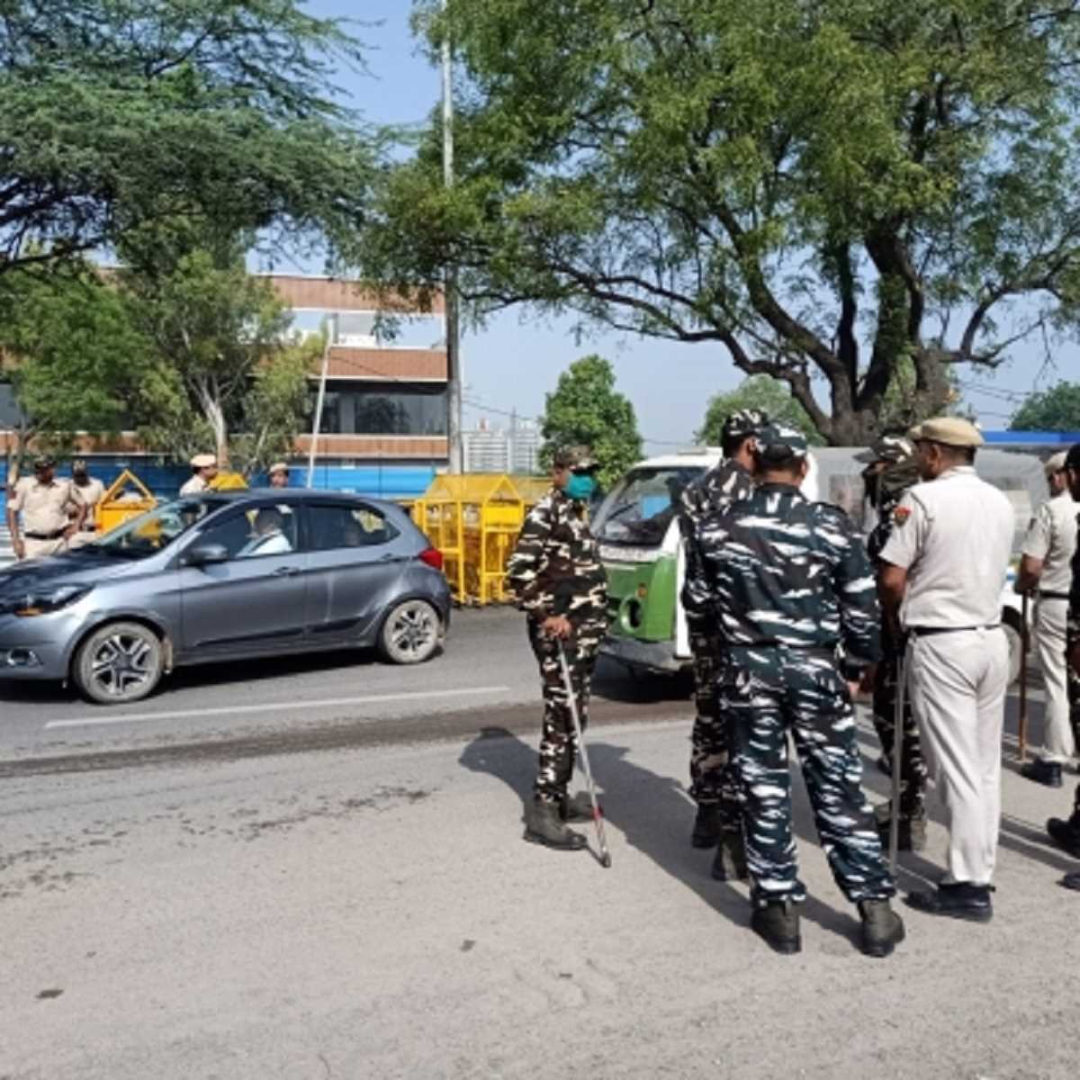 पहलवानों के समर्थन में किसानों के प्रदर्शन से पहले दिल्ली की सभी सीमाओं पर फोर्स तैनात पहलवानों के समर्थन में किसानों के प्रदर्शन से पहले दिल्ली की सभी सीमाओं पर फोर्स तैनात