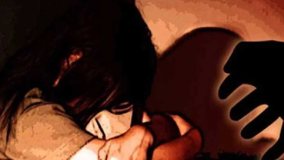 गुजरात: टीचर ने छात्रा को छेड़ा, लोगों ने स्कूल में घुसकर जमकर पीटा