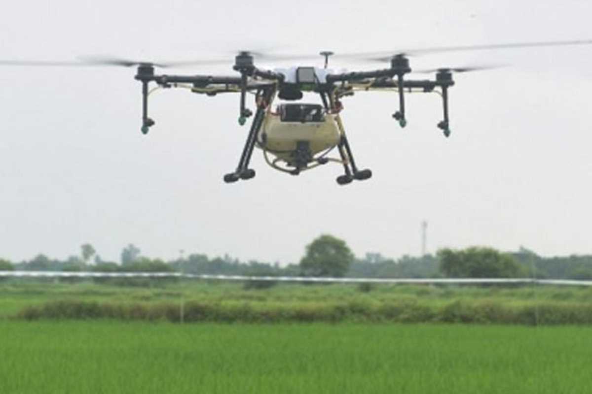 पंजाब सीमा में 10 किमी अंदर तक घुसा पाक ड्रोन, सुरक्षा बलों ने गोलीबारी कर खदेड़ा पंजाब सीमा में 10 किमी अंदर तक घुसा पाक ड्रोन, सुरक्षा बलों ने गोलीबारी कर खदेड़ा