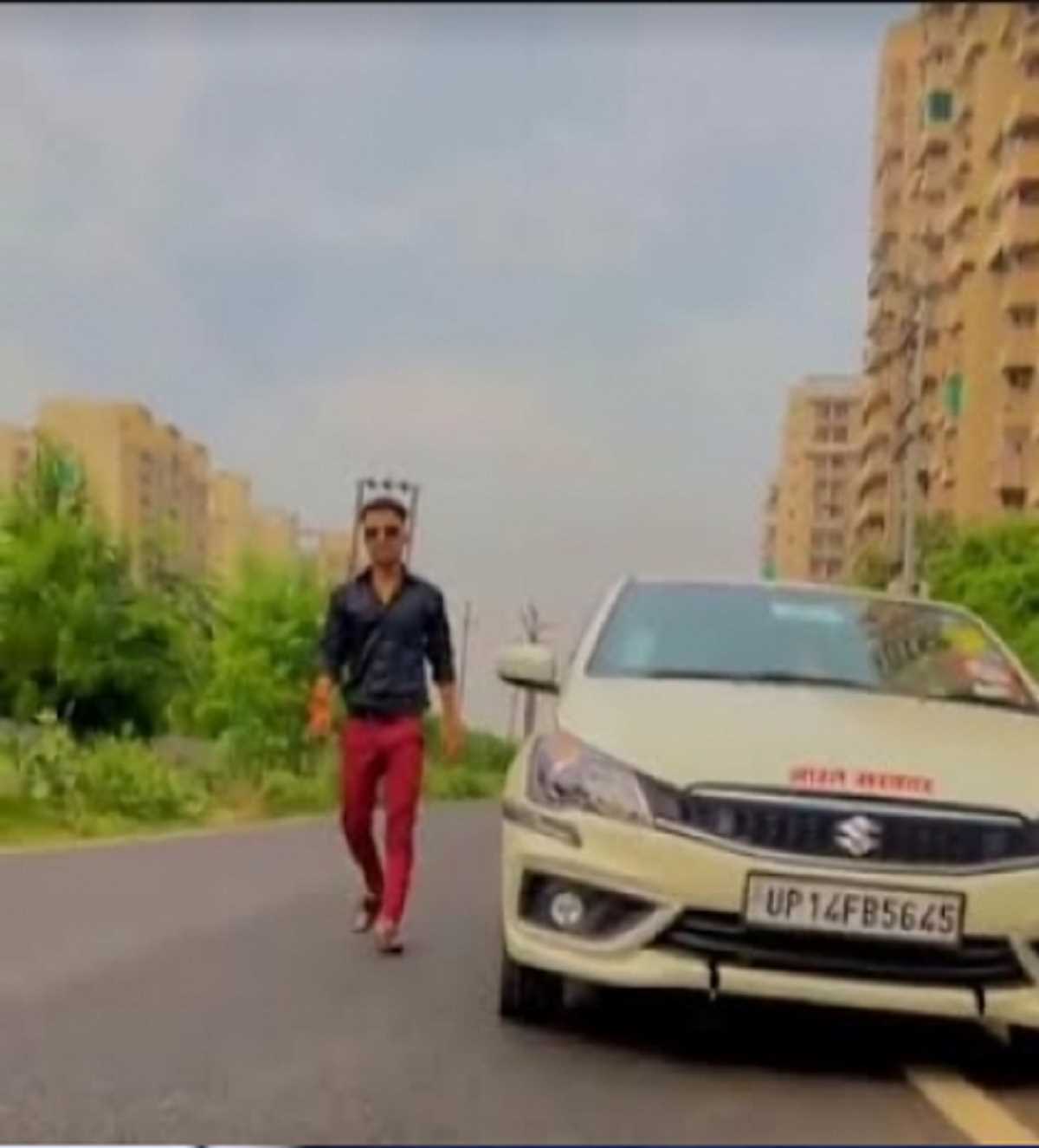 रील बनाने के लिए जान जोखिम में डालने वाला वीडियो आया सामने