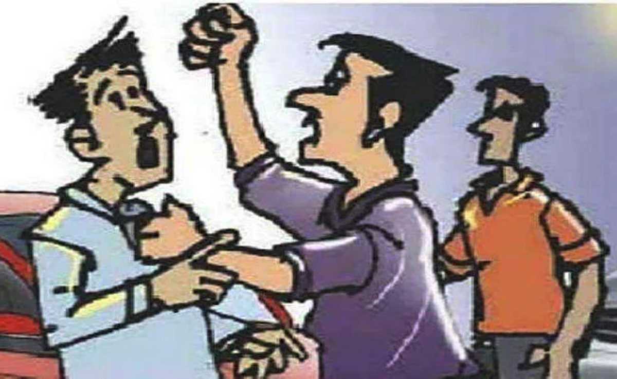 ऑटो व बाइक की भिड़ंत के बाद दोनों पक्षों में मारपीट, 3 घायल