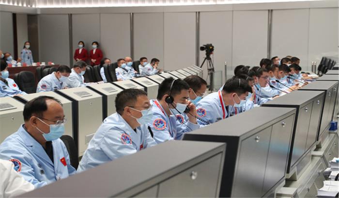 चीनी अंतरिक्ष यात्रियों ने पहली बार अपने अंतरिक्ष स्टेशन में प्रवेश किया चीनी अंतरिक्ष यात्रियों ने पहली बार अपने अंतरिक्ष स्टेशन में प्रवेश किया