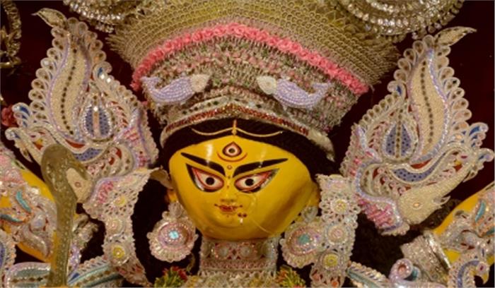 बंगाल में दुर्गा पूजा के दौरान बढ़ रही चहल-पहल, कोविड मामले बढ़ने का मंडरा रहा खतरा