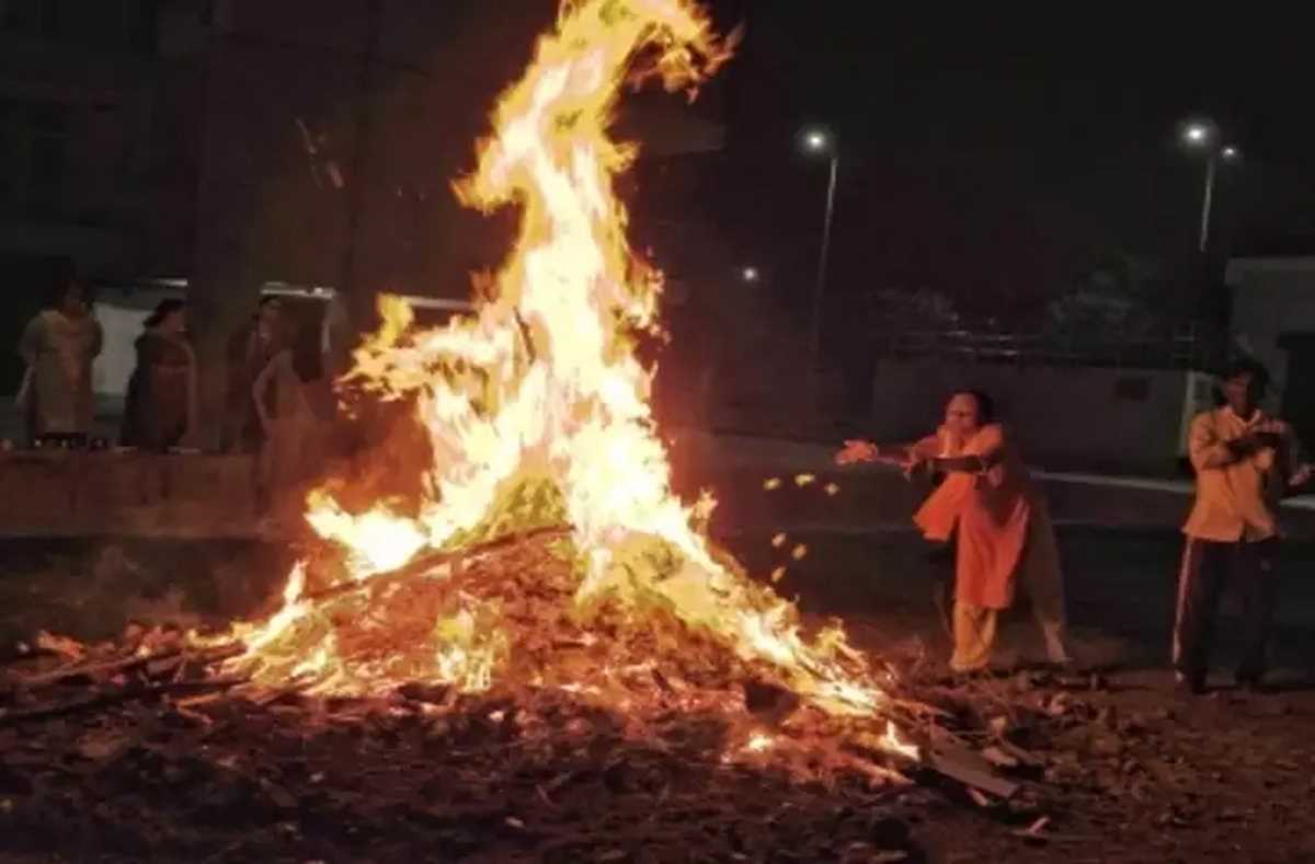 मध्य प्रदेश में बिजली के खंभों के नीचे होलिका दहन नहीं करने की अपील