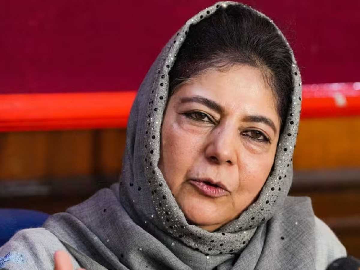 कर्मचारियों को विरोध करने से रोकना तानाशाही मानसिकता : महबूबा