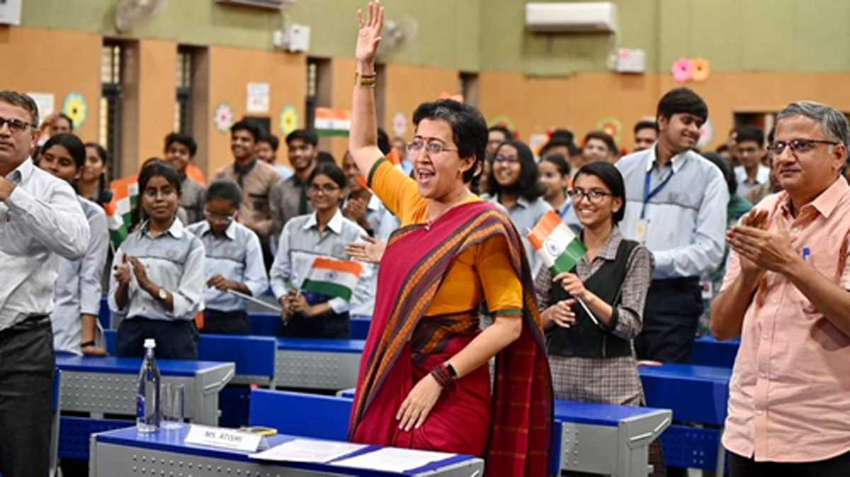 आतिशी ने दिल्ली सरकार के स्कूली छात्रों के साथ चंद्रमा पर ऐतिहासिक लैंडिंग देखी