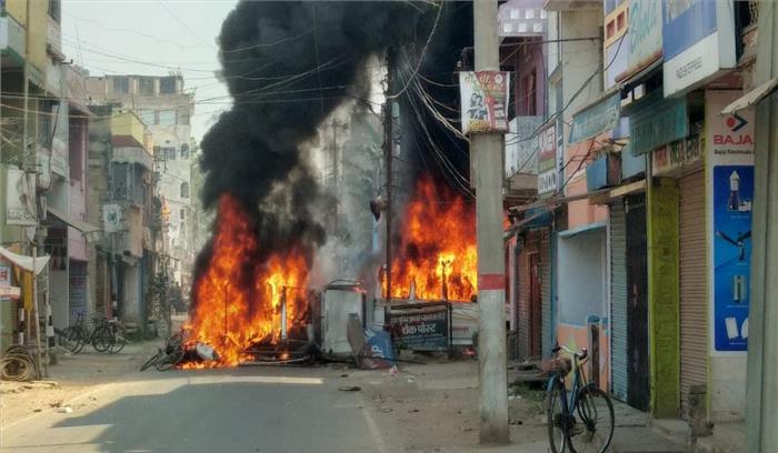 बिहार: मुंगेर में हिंसा के बाद डीएम, एसपी नपे, आयुक्त करेंगे हिंसा की जांच बिहार: मुंगेर में हिंसा के बाद डीएम, एसपी नपे, आयुक्त करेंगे हिंसा की जांच