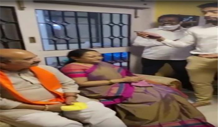 बोम्मई के परिवार ने देर रात हिट कन्नड़ गाने पर ठुमके लगाया, वीडियो वायरल