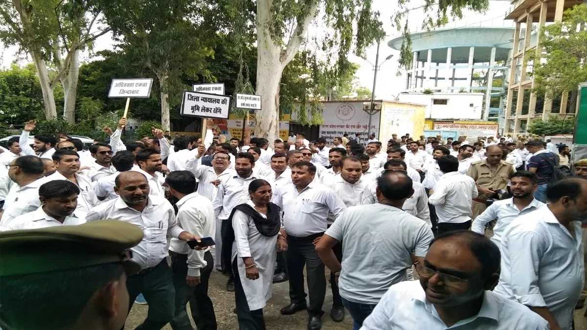 हापुड़ की घटना को लेकर यूपी के वकील आज से फिर रहेंगे हड़ताल पर