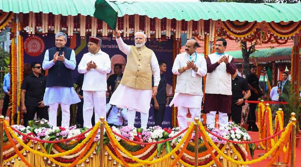 मोदी ने बेंगलुरू में कई परियोजनाओं का किया उद्घाटन