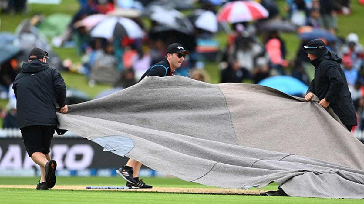 IND vs NZ : बारिश की भेंट चढ़ा दूसरा वनडे IND vs NZ : बारिश की भेंट चढ़ा दूसरा वनडे