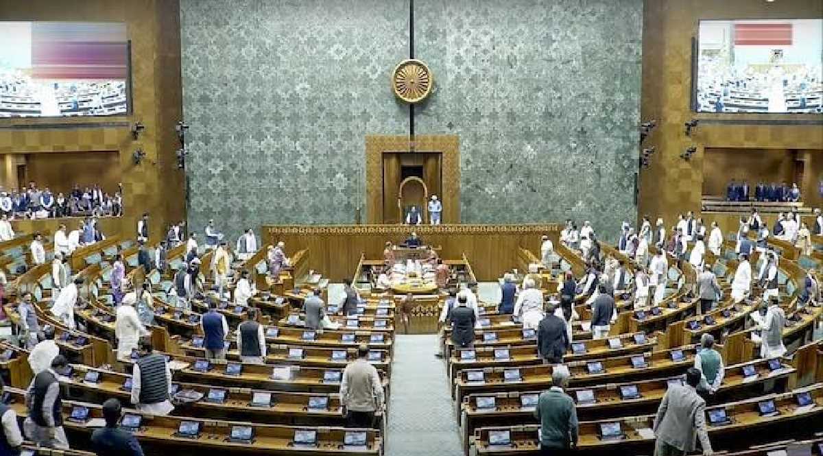 संभल हिंसा पर विपक्ष का हंगामा, लोक सभा दो बजे तक स्थगित संभल हिंसा पर विपक्ष का हंगामा, लोक सभा दो बजे तक स्थगित