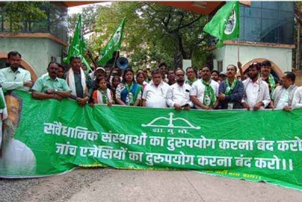 झामुमो ने केंद्र पर मढ़ा झारखंड सरकार को अस्थिर करने की साजिश का आरोप, जिला मुख्यालयों पर प्रदर्शन