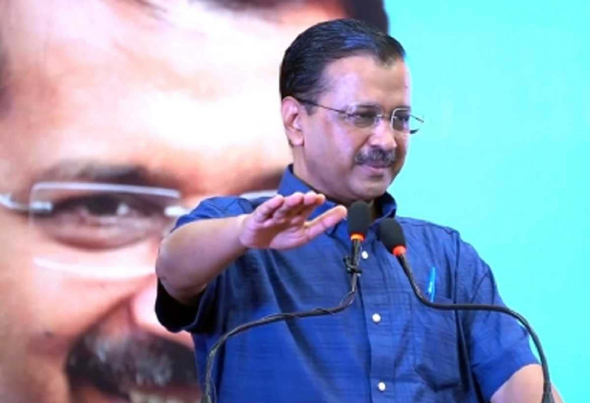केजरीवाल ने की रेलवे की खराब स्थिति को लेकर केंद्र की आलोचना