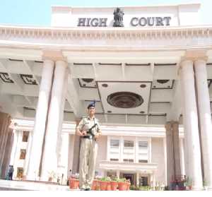 ताजमहल के 22 कमरे खुलवाने की याचिका खारिज, कोर्ट ने लगाई फटकार