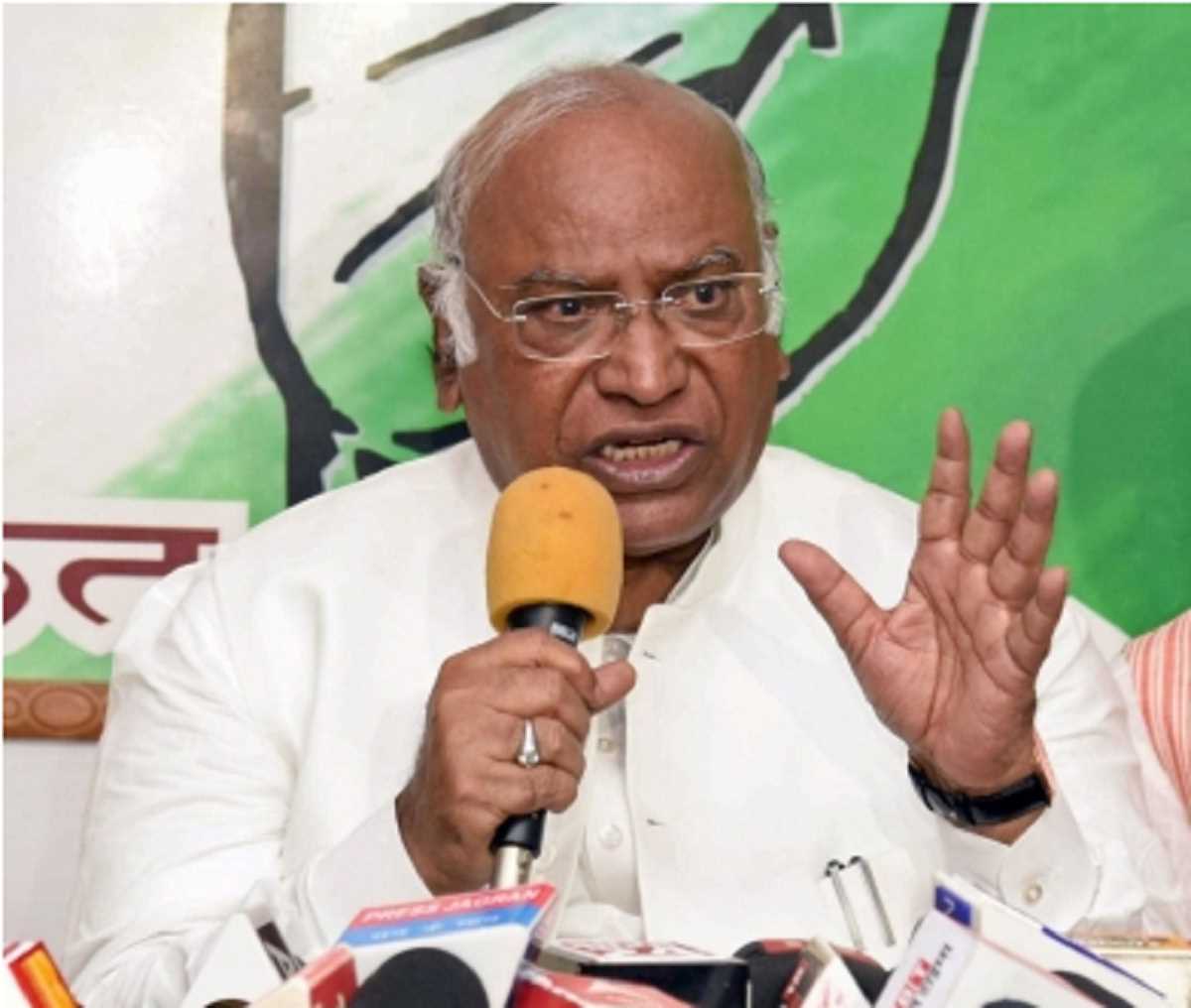 कांग्रेस अध्यक्ष पद के उम्मीदवार मल्लिकार्जुन खड़गे आज आएंगे भोपाल, मांगेंगे समर्थन