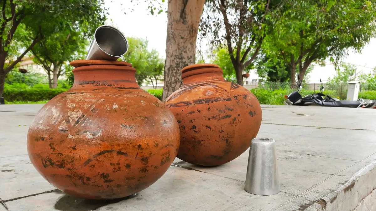गर्मियों में अमृत है घड़े का पानी, मिलते हैं कई फायदे