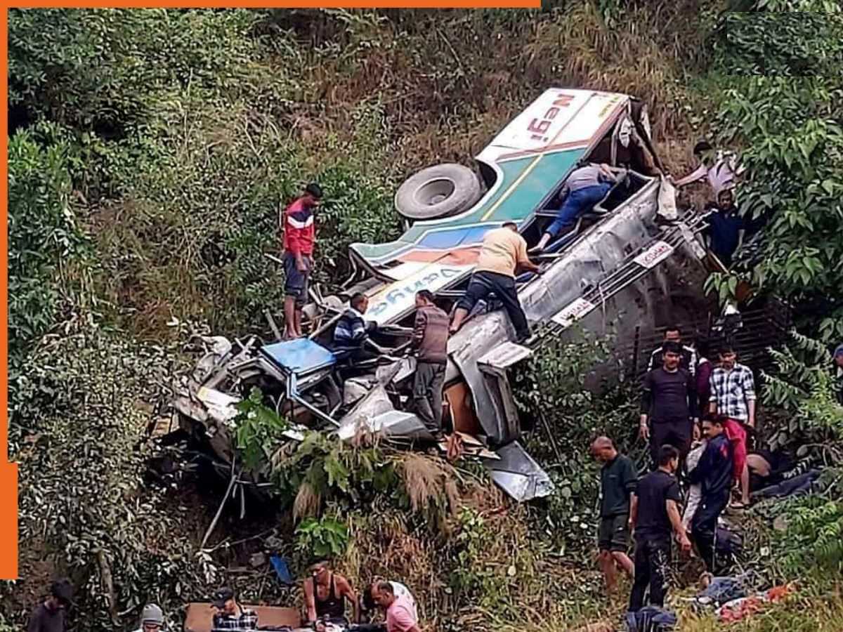 उत्तराखंड के अल्मोडा में 200 मीटर गहरी खाई में गिरी बस, 20 लोगों की मौत