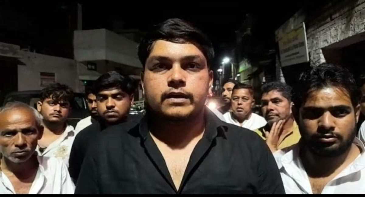 भाजपा को वोट देने पर निर्दलीय प्रत्याशी के परिवार ने पड़ोसियों पर जानलेवा हमला