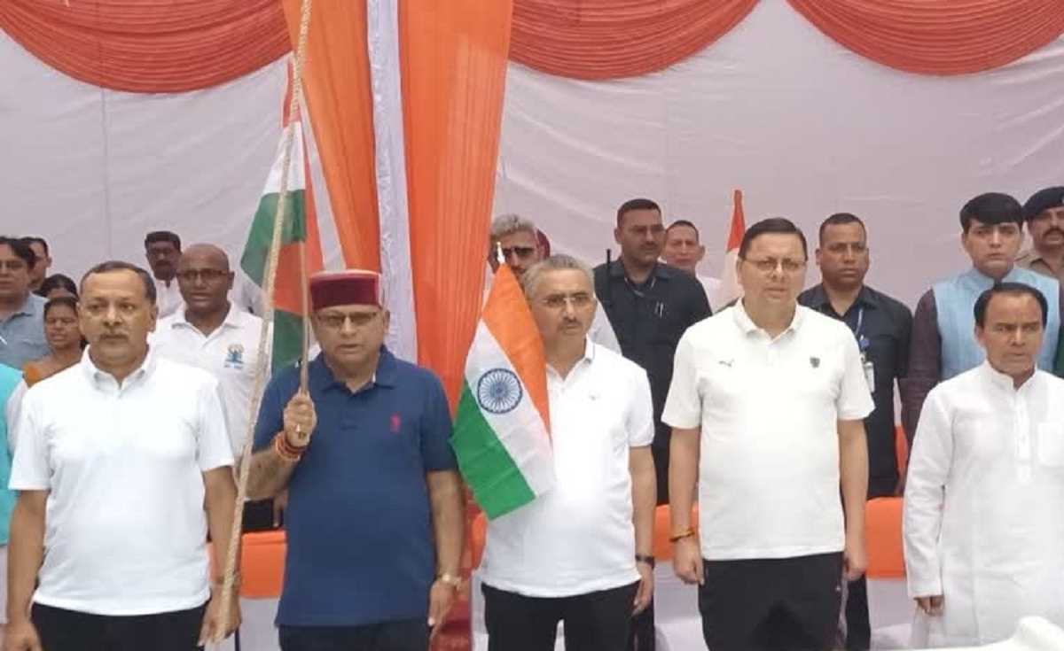 सीएम धामी ने तिरंगा रैली को दिखाई हरी झंडी, बोले- 20 लाख परिवारों तक पहुंचेगा हर घर तिरंगा अभियान