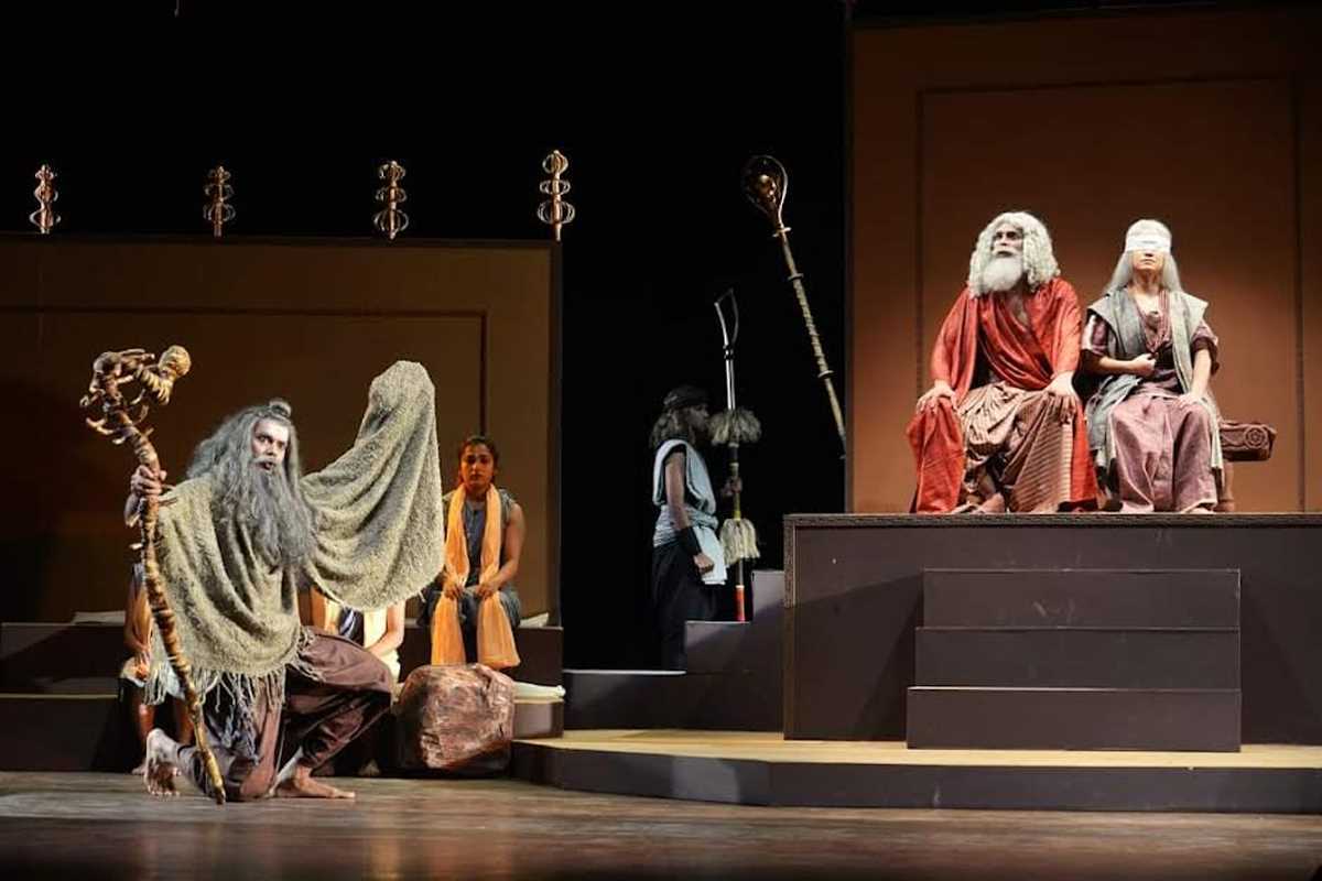 घृणा और लोभ से प्रेम : अंधा युग