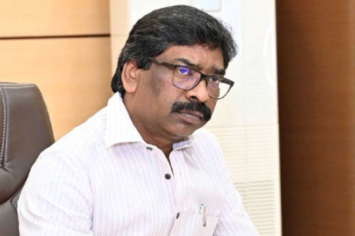 हेमंत सोरेन पर लाभ के पद पर होने पर ECI ने राज्यपाल को भेजी अपनी राय हेमंत सोरेन पर लाभ के पद पर होने पर ECI ने राज्यपाल को भेजी अपनी राय