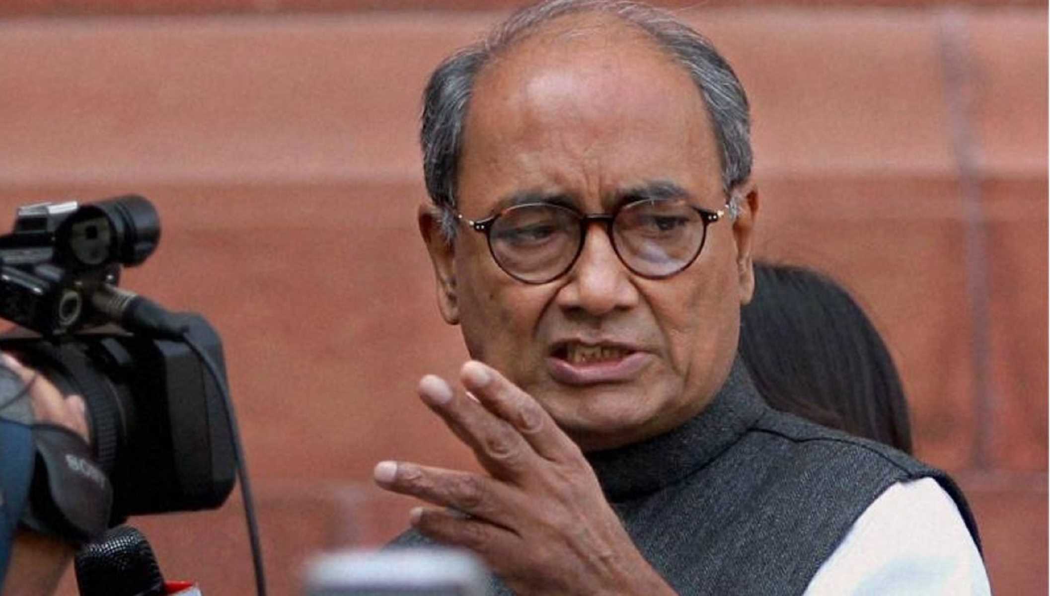 पुलवामा हमला: पुलवामा हमले पर दिग्विजय के ट्वीट से शुरु हुई राजनीति