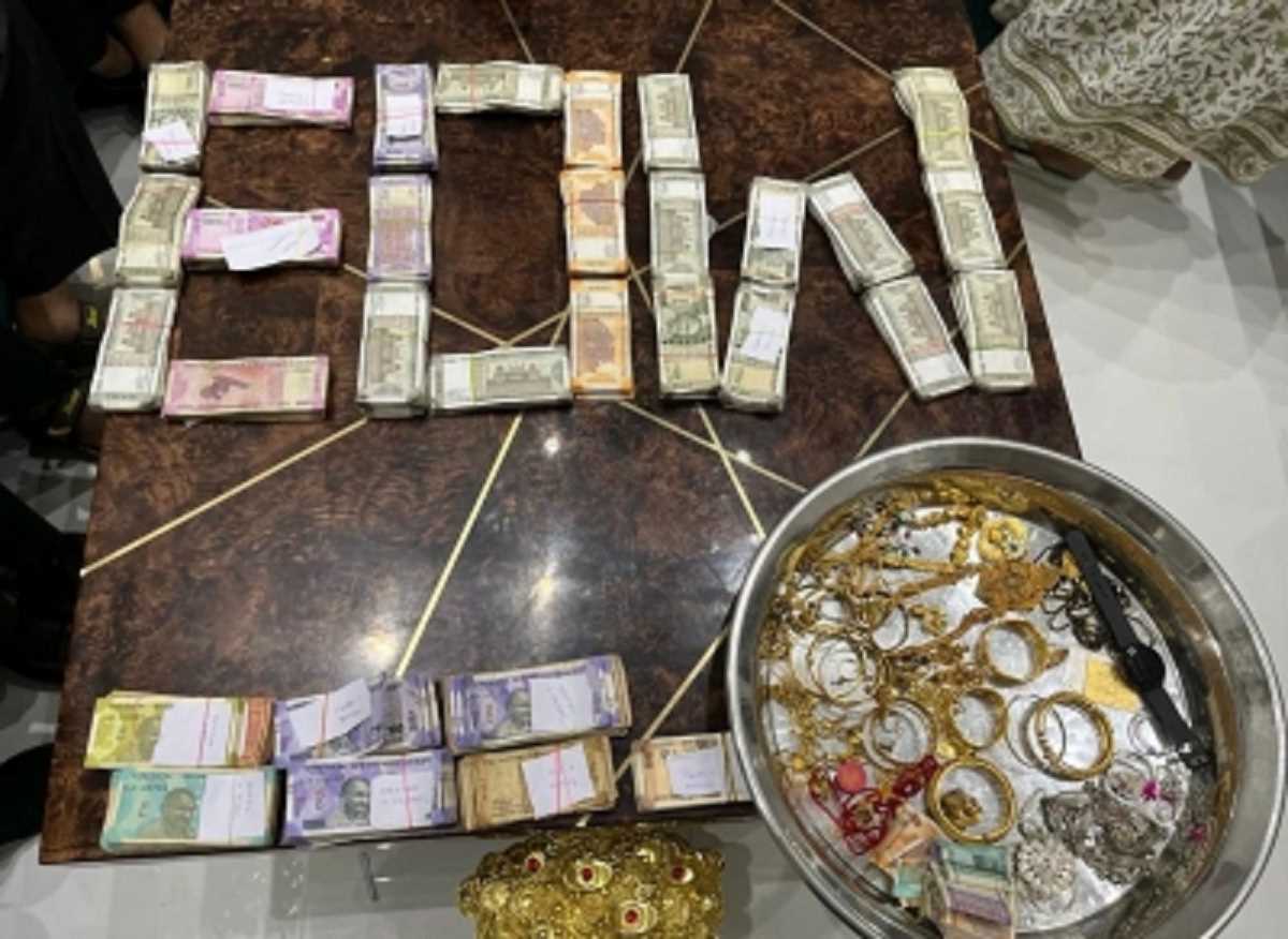 जबलपुर में परिवहन अधिकारी के घर छापा, पांच मकान और फार्महाउस मिले जबलपुर में परिवहन अधिकारी के घर छापा, पांच मकान और फार्महाउस मिले