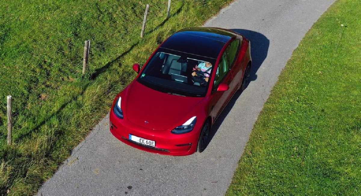 पैसे वापस ले रहे हैं आठ साल पहले टेस्ला बुक करने वाले भारतीय