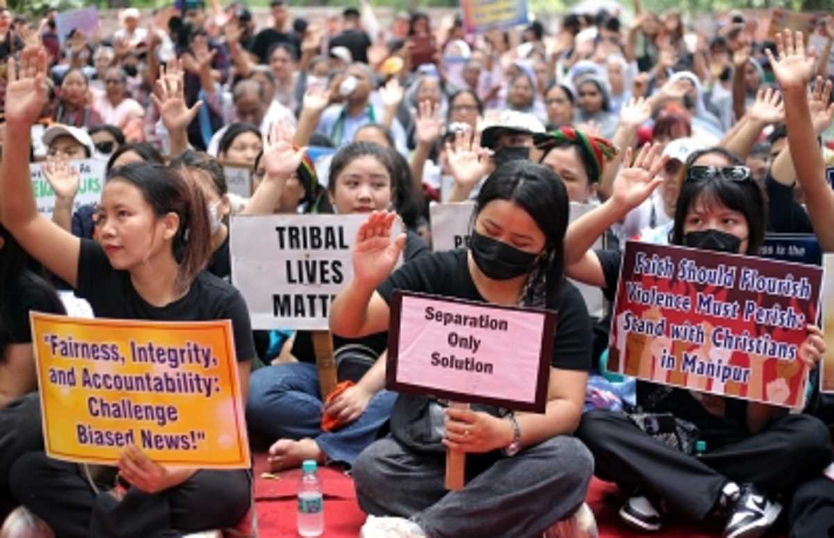 मणिपुर में शांति के लिए जंतर-मंतर पर सैकड़ों लोगों ने विरोध प्रदर्शन किया