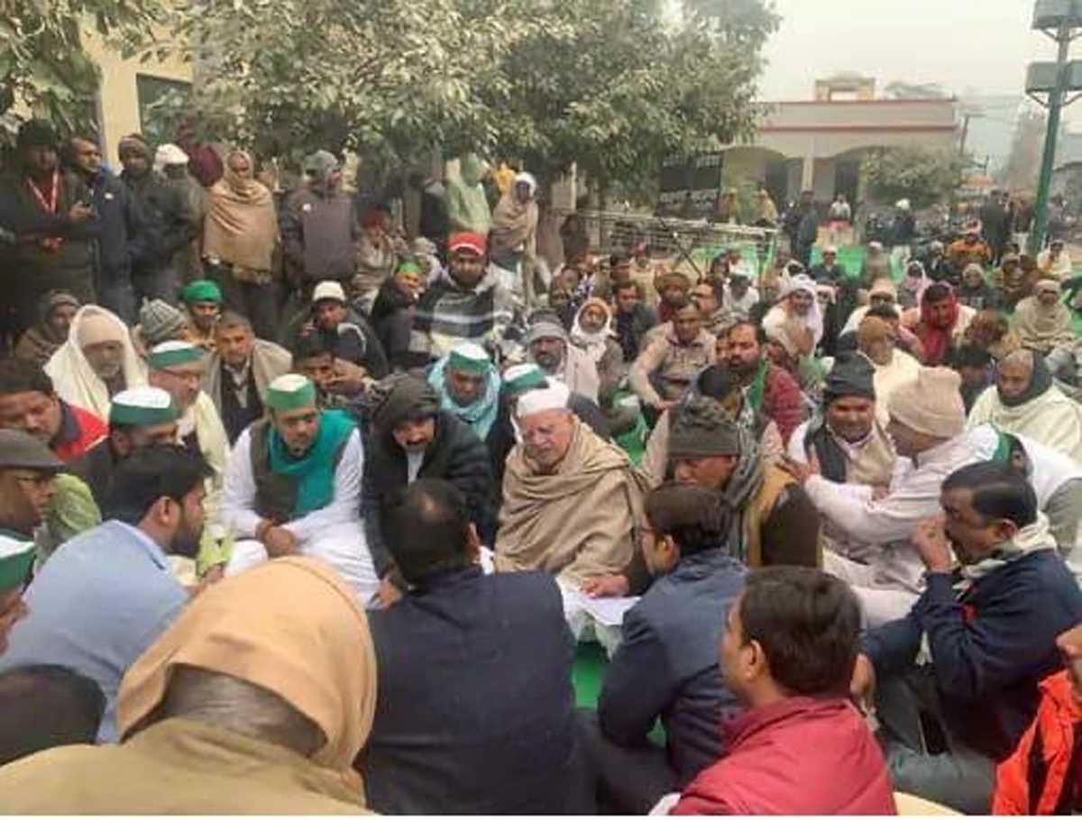 भाकियू अराजनैतिक का तहसील में धरना, भाकियू स्वराज ने टोल प्लाजा का किया घेराव