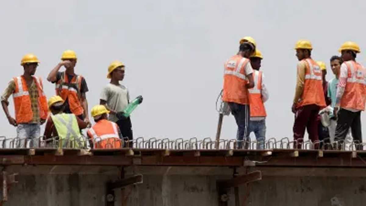 श्रमिकों को अधिक वेतन देने की जरूरत