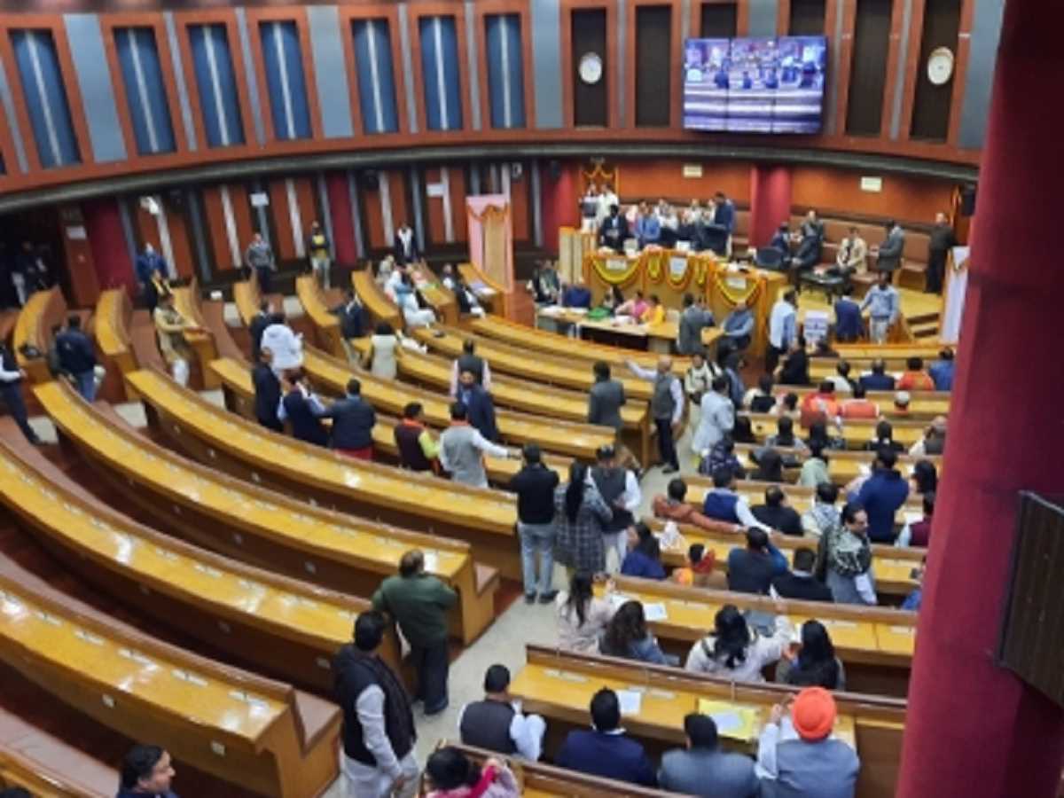 भारी हंगामे के बाद दिल्ली मेयर का चुनाव टला, अगली तारीख का इंतजार