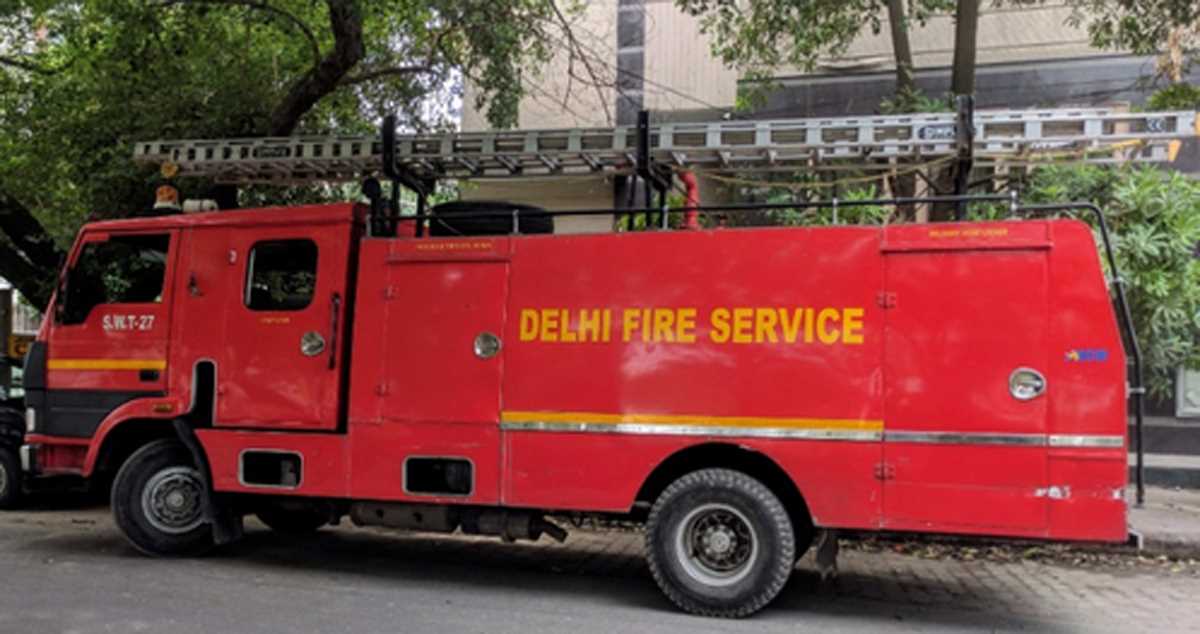 दिल्ली : बुद्ध विहार में एक फैक्ट्री में लगी आग, दमकल की कई गाड़ियां मौके पर