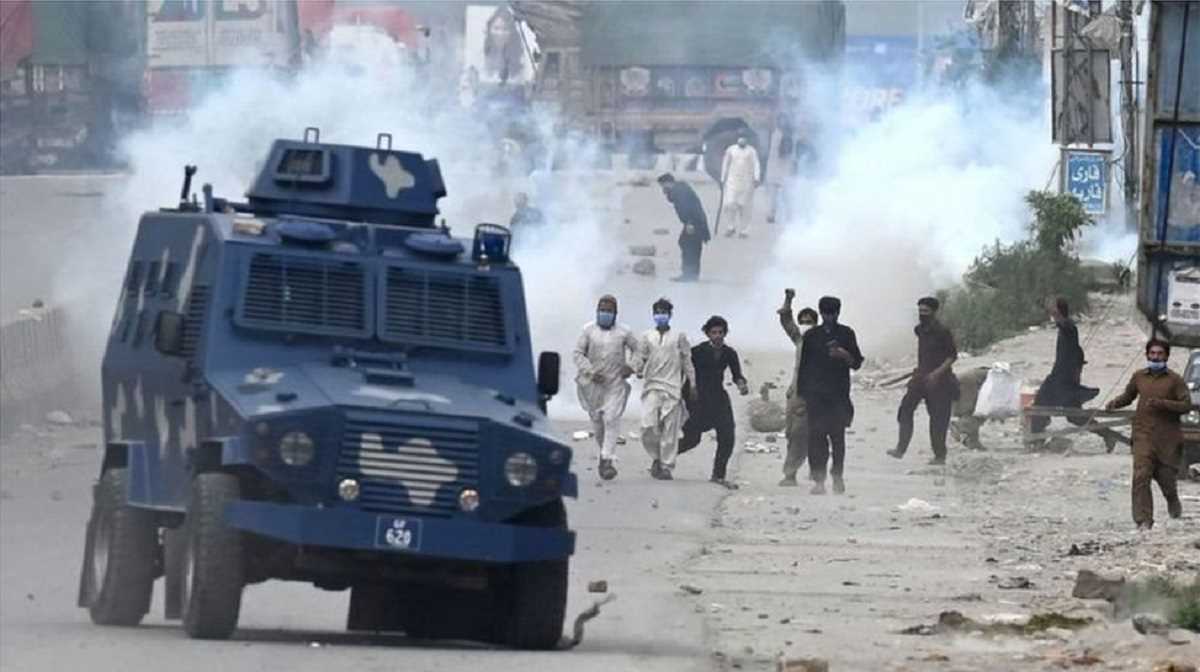 पाकिस्तान के सिंध में बवाल, विरोध प्रदर्शन कर रहे लोगों पर चला पुलिस का डंडा, एक शख्स की मौत कई घायल