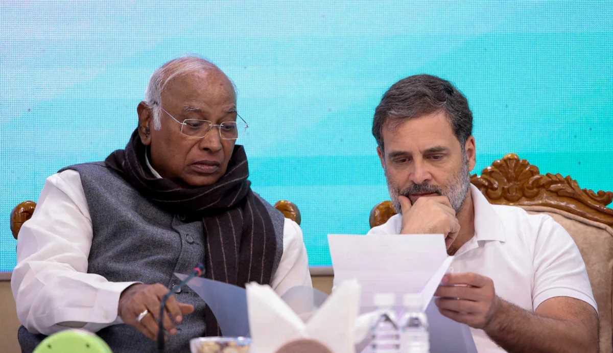 कांग्रेस संसदीय दल की बैठक में सरकार को घेरने पर विचार-विमर्श कांग्रेस संसदीय दल की बैठक में सरकार को घेरने पर विचार-विमर्श