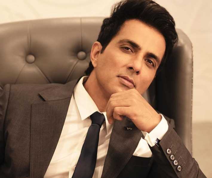 बीएमसी ने सोनू सूद के खिलाफ खोला मोर्चा, लगाया ये आरोप