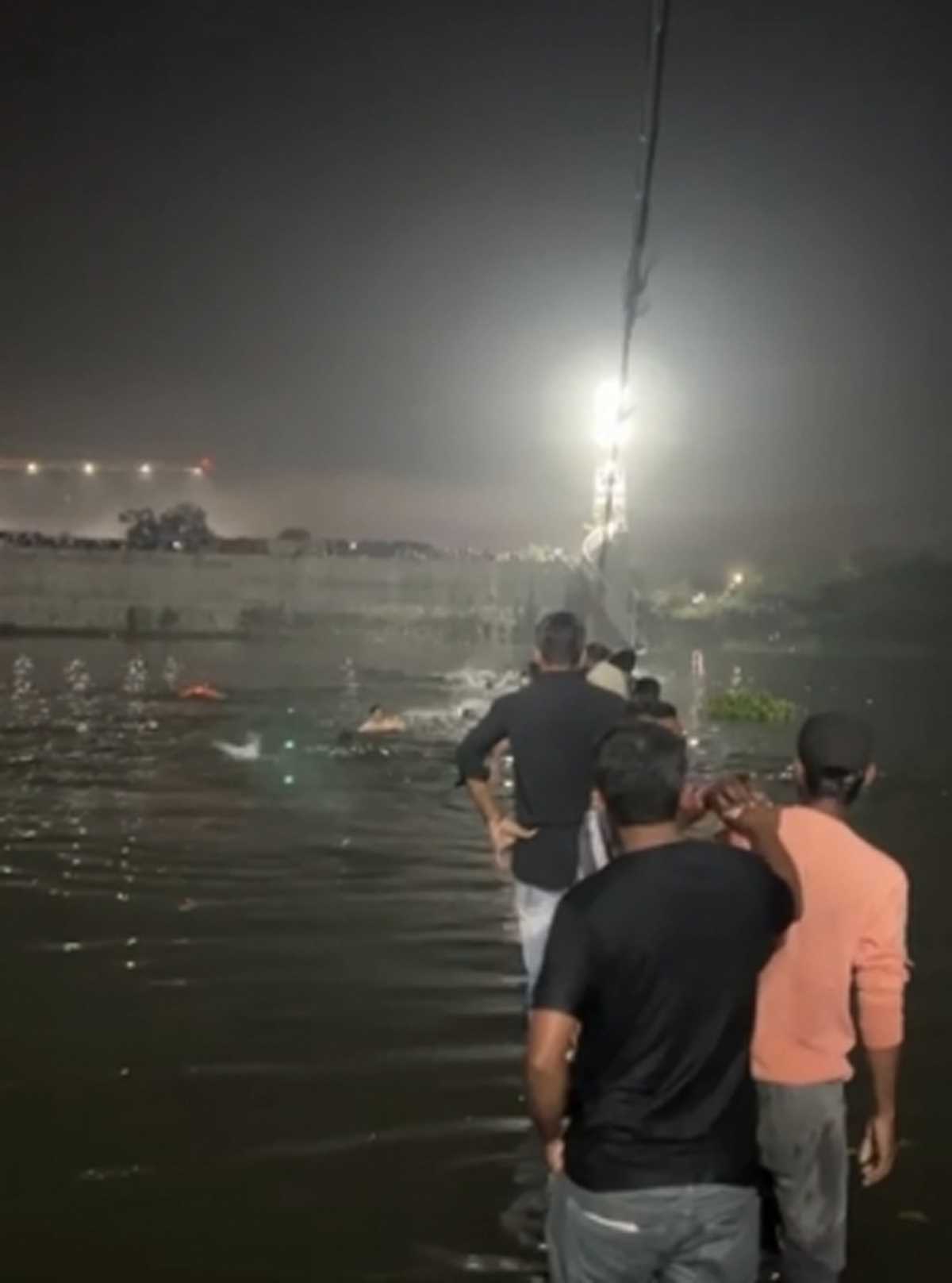 मोरबी हादसा : पीएम ने किया मुआवजे का ऐलान, मृतकों के परिजनों को 2 लाख, घायलों को 50 हजार देने की घोषणा