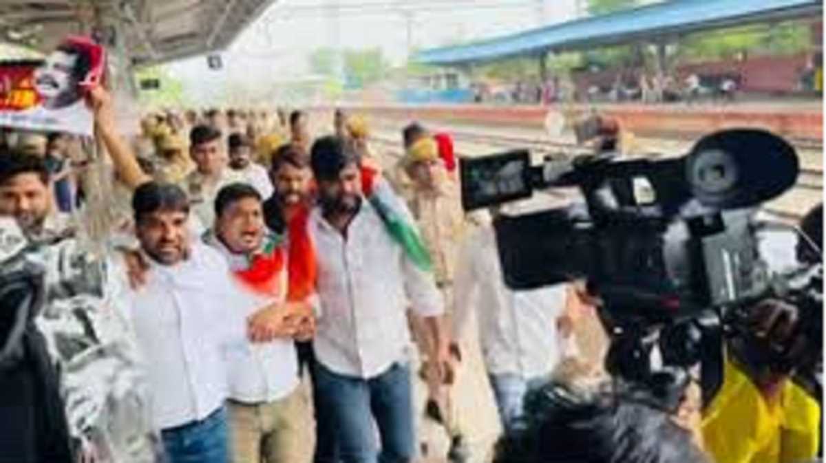 नीट पेपर लीक : यूथ कांग्रेस का जयपुर-लखनऊ में विरोध प्रदर्शन