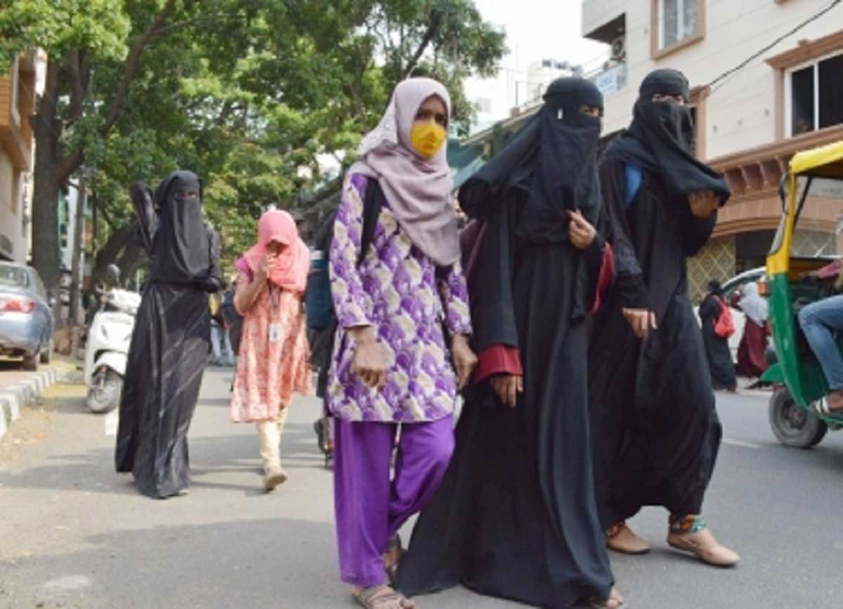 कर्नाटक में मुस्लिम छात्राओं के लिए कॉलेज बनाने के प्रस्ताव का विरोध कर्नाटक में मुस्लिम छात्राओं के लिए कॉलेज बनाने के प्रस्ताव का विरोध