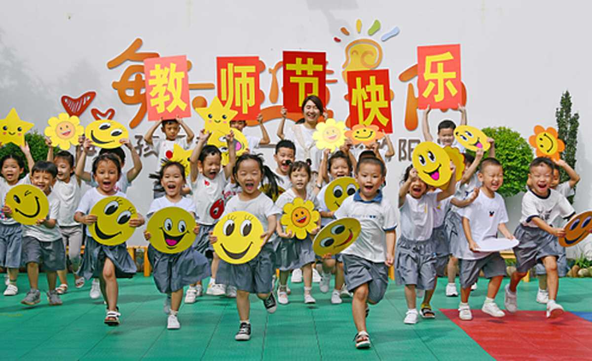 ग्रामीण पुनरोद्धार में महत्वपूर्ण भूमिका निभाते शिक्षक